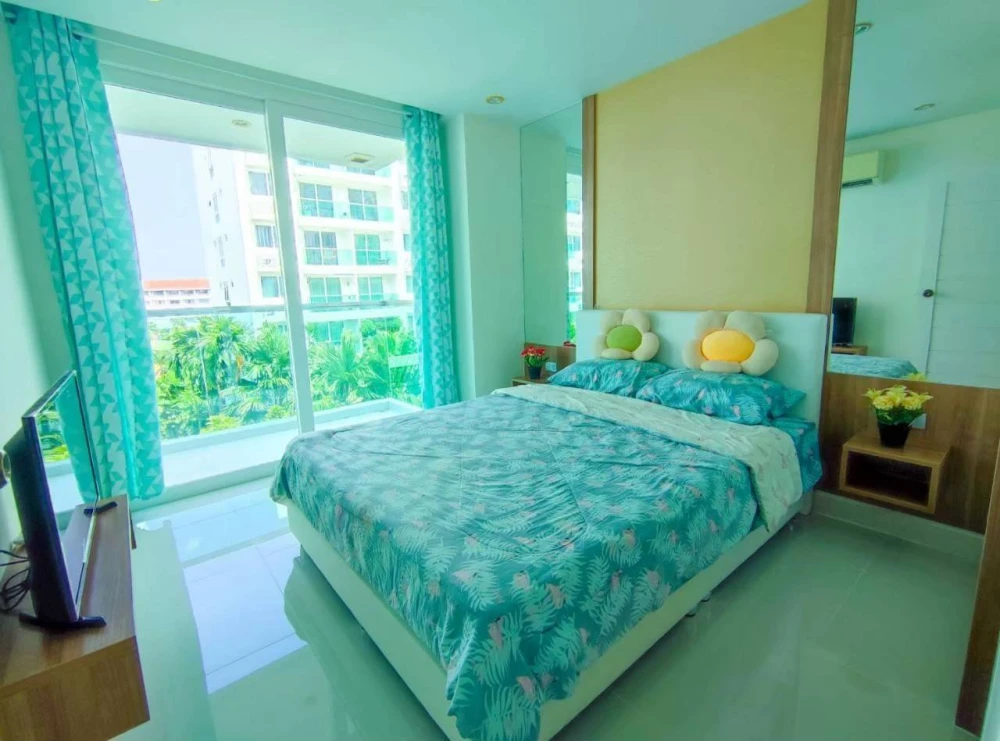 For rent: Amazon Residence Pattaya, 1 bedroom, 1 bathroom. Spacious living area, beautiful unblocked view. Book now!