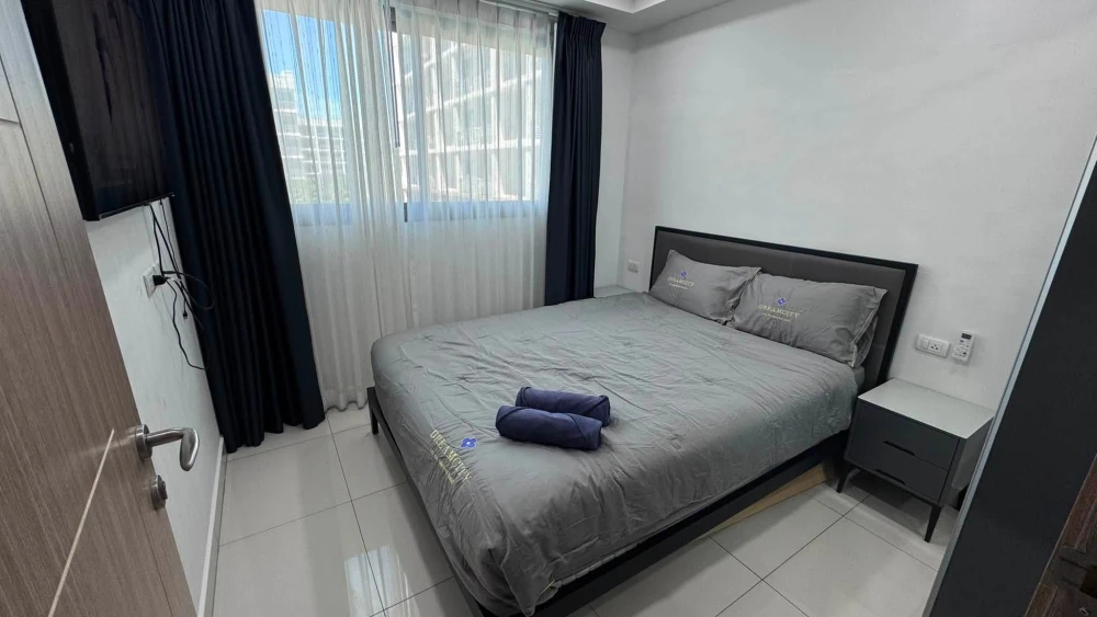 Arcadia Beach Continental Condo for rent, 5th floor, fully furnished, pool view. Book now!
