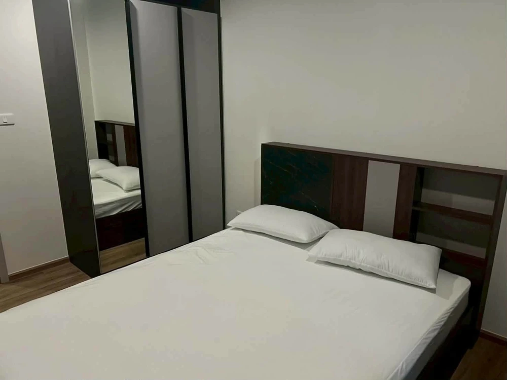 For rent: ARLO Lasan 17, 1 bedroom + 1 multipurpose room. Pets allowed. Ready to move in.