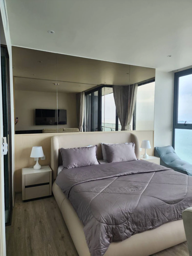 For rent: Arom Wongamat, 24th floor. Spacious room with great view, fully furnished. Book now! Don't miss out!
