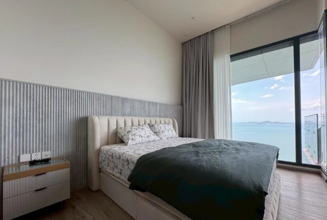 For rent: AROM WONGAMAT, 49th floor. High floor with beautiful view. Fully furnished. Book now!