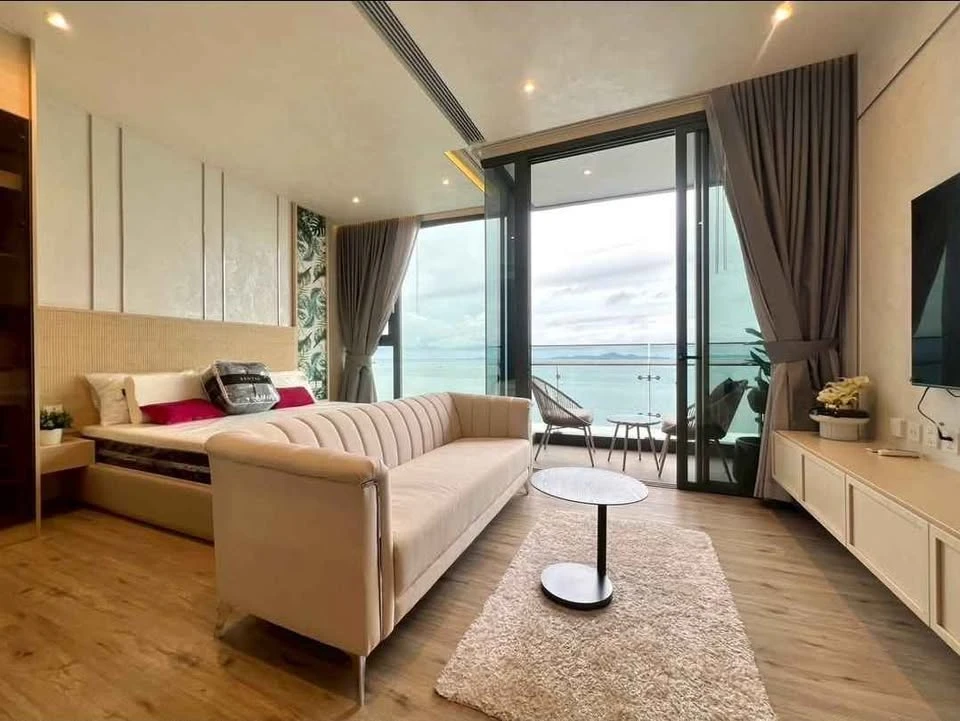 For rent sell: AROM WONGAMAT, a lovely room, beautifully decorated, with a beautiful view of Pattaya. Don't miss out on something this good.
