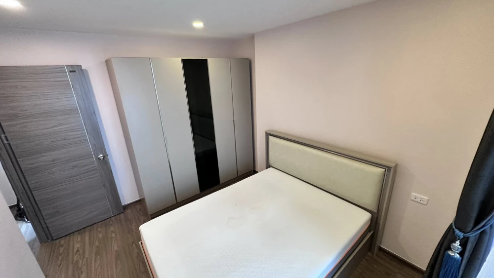 For rent: Artisan Ratchada, a lovely, fully furnished, spacious high-floor unit. Book now!