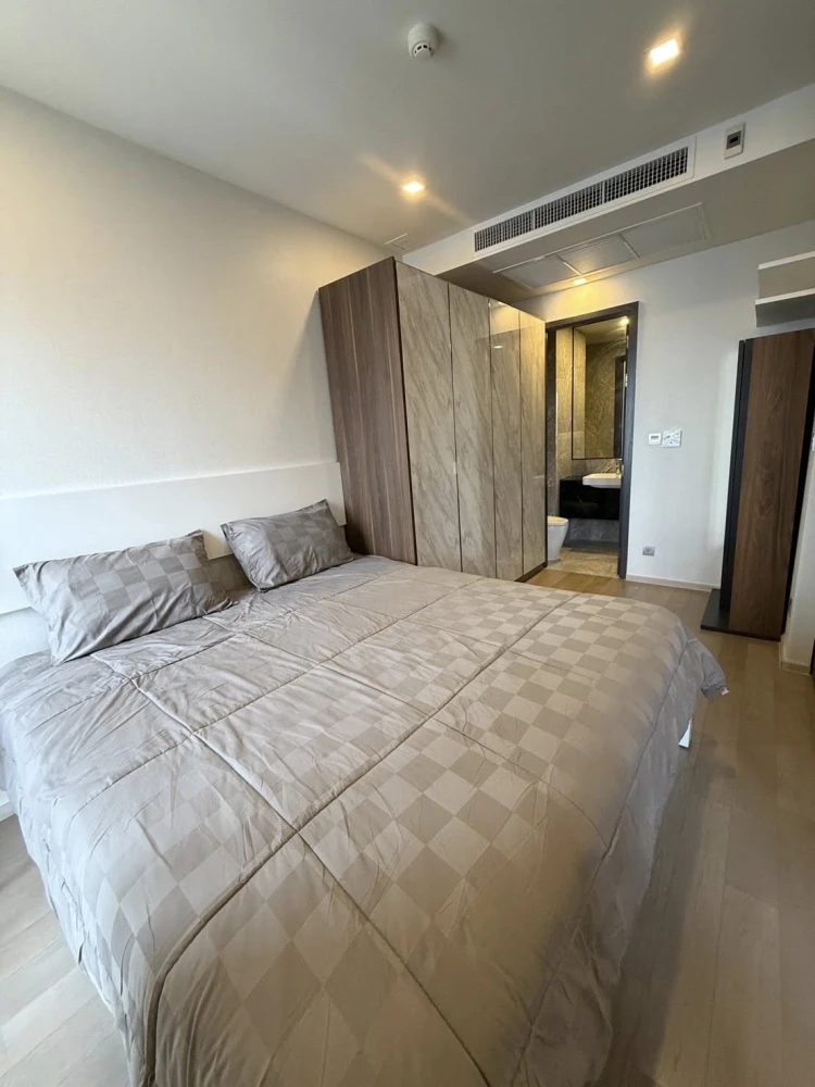 For rent: Ashton Asoke, high floor unit, spacious, fully furnished. Book now!