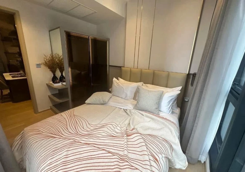 For rent: Ashton Asoke-Rama 9, 18th floor, fully furnished unit. Very livable. Book now!