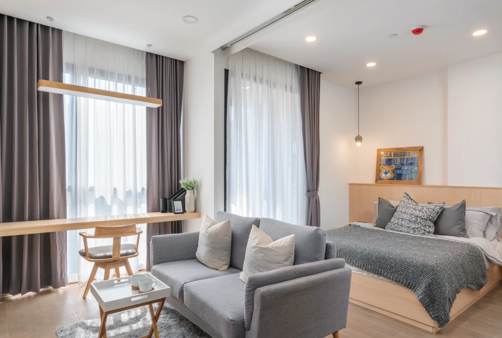 For rent: Ashton Chula-Silom, 11th floor room, facing east, not hot, beautifully decorated, ready to move in