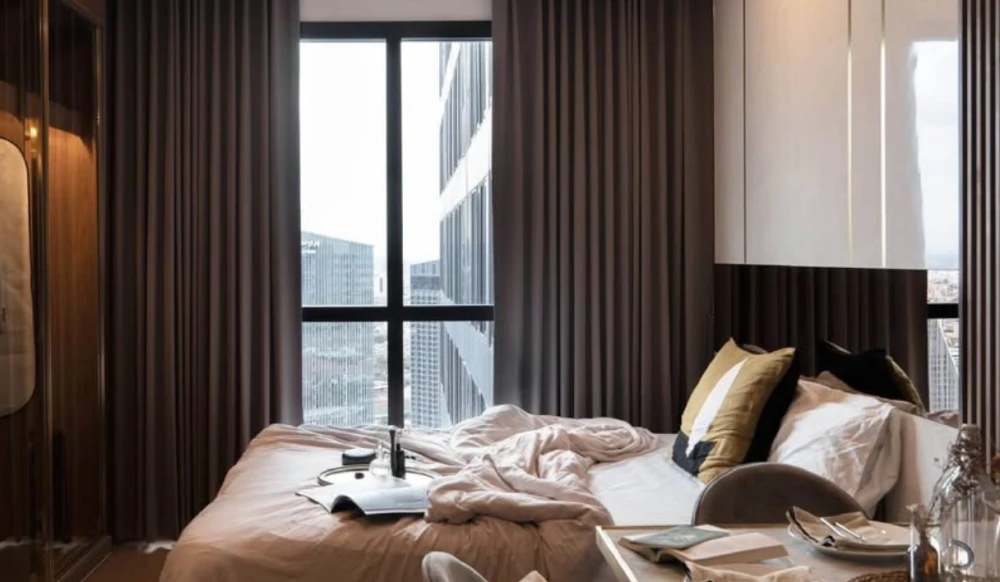 For rent: Ashton Chula-Silom, studio room, 43rd floor, very beautiful view, cool breeze, nothing blocking, come and reserve now.