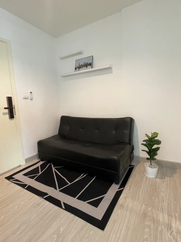 For rent: Aspire Ngamwongwan, a nice room, good location, fully furnished at a great price. With a good deal like this, what are you waiting for?