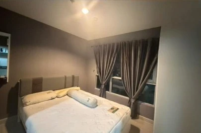 For rent: ASPIRE NGAMWONGWAN, a well-partitioned unit with separate bedroom and kitchen, fully furnished and ready to move in immediately.