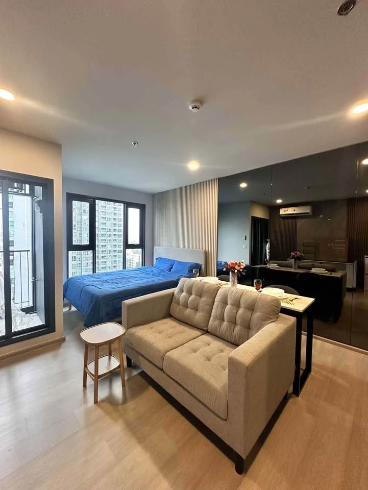 For rent: Aspire Onnut Station, studio room, 18th floor, fully furnished with appliances. Don't miss out!