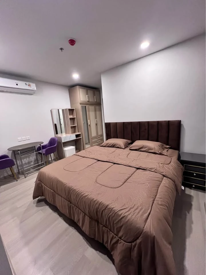 Aspire Onnut Station corner room for rent, 24th floor, river bend view, sunset view. Come and reserve today.