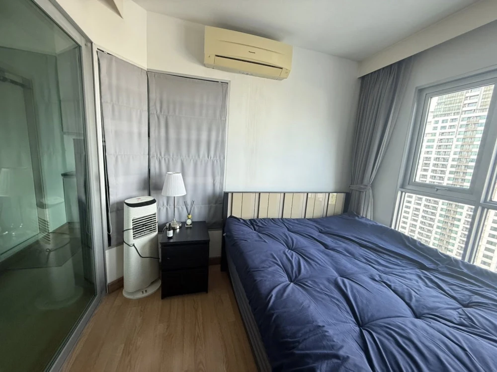 For rent: Aspire Rama 4, 25th floor, very high, amazing city view, fully furnished, convenient transportation, easy to find food, reserve now.