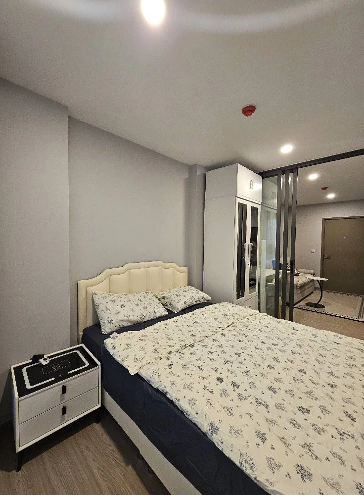 For rent: Aspire Ratchayothin, 4th floor, Building C, outside kitchen, fully furnished, just bring your bag and move in.