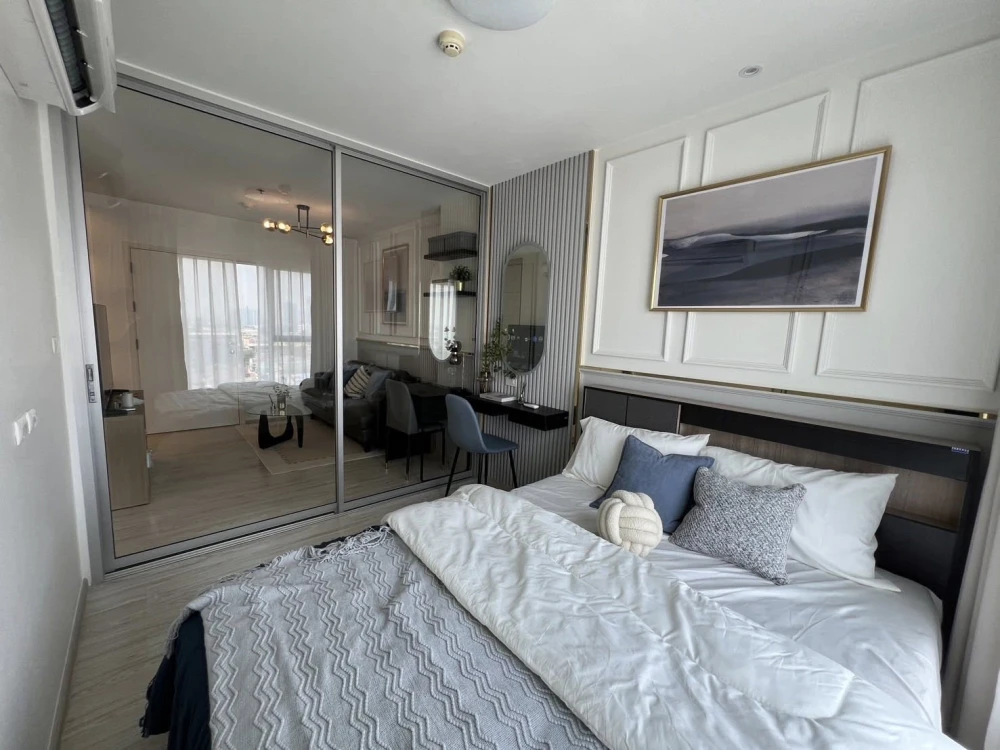 For rent: Aspire Rattanathibet 2, beautifully decorated two-bedroom unit with high-quality built-in furniture. Don't miss out!