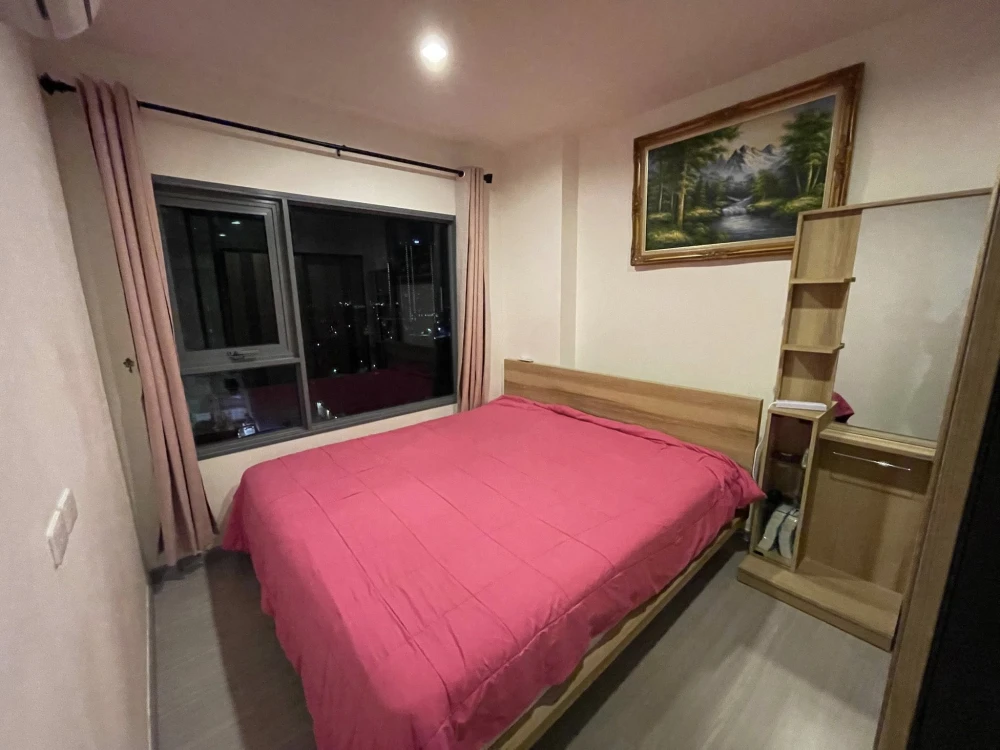 For rent: Aspire Sathorn-Ratchaphruek. Beautifully decorated room with a stunning color scheme. Fully furnished; just bring your suitcase and move in!