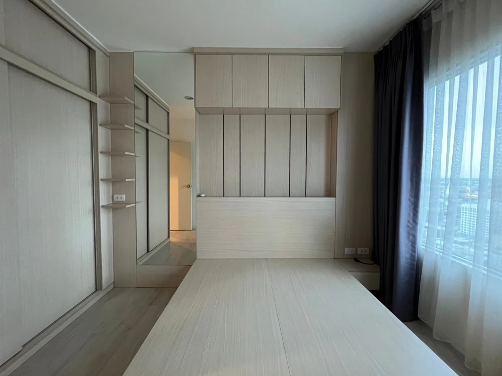 For rent: Aspire Sathorn Thapra. Nice room with high-quality built-in furniture and complete amenities. Don't miss out!