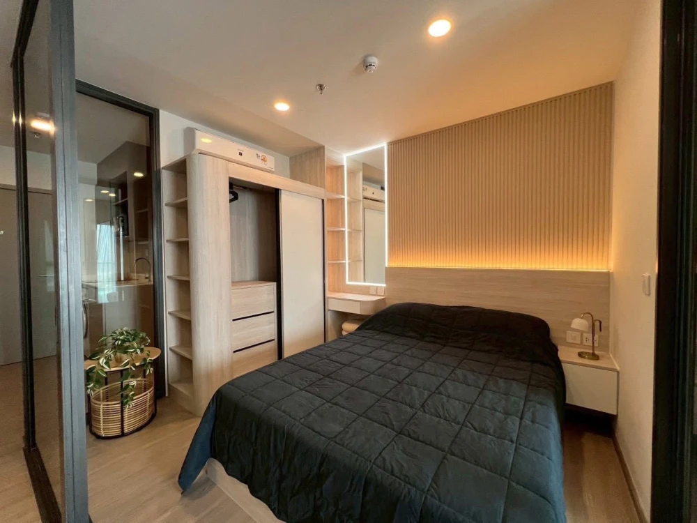 For rent: Aspire Sukhumvit - Rama 4, 24th floor, unobstructed city view, no construction noise. Fully furnished with built-in furniture. Ready to move