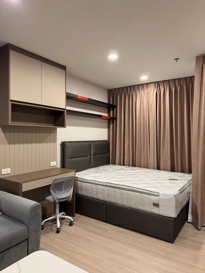 For rent: Aspire Sukhumvit - Rama 4, studio room, fully furnished with stunning built-in furniture. Don't miss out!