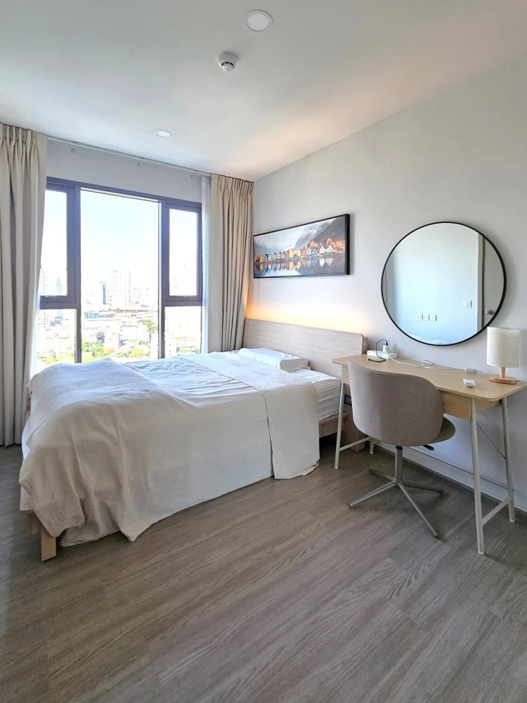 For rent: Aspire Sukhumvit - Rama 4, 1 bedroom, 1 multipurpose room, high floor, high privacy, corner unit to minimize disturbance from neighbors. Boo