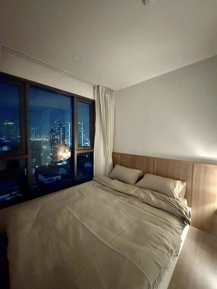 For rent: Aspire Sukhumvit - Rama 4, 2 bedrooms, high-quality built-in furniture, beautiful unblocked city view. Book now!