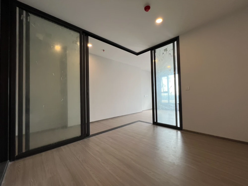 For rent: Aspire Sukhumvit - Rama 4, 30th floor, 180 degree view of the Chao Phraya River, very good view, I tell you you must not miss it.