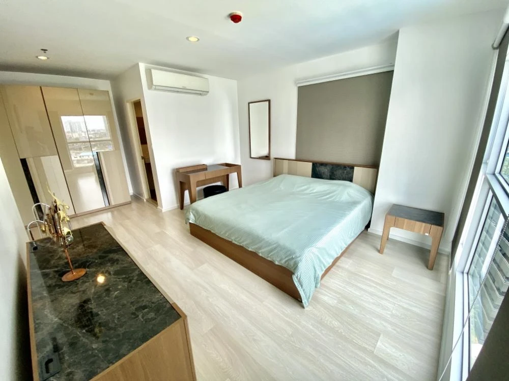 For rent: Aspire Sukhumvit 48, 10th floor. Nice, fully furnished unit. Book now! (Quickly!)