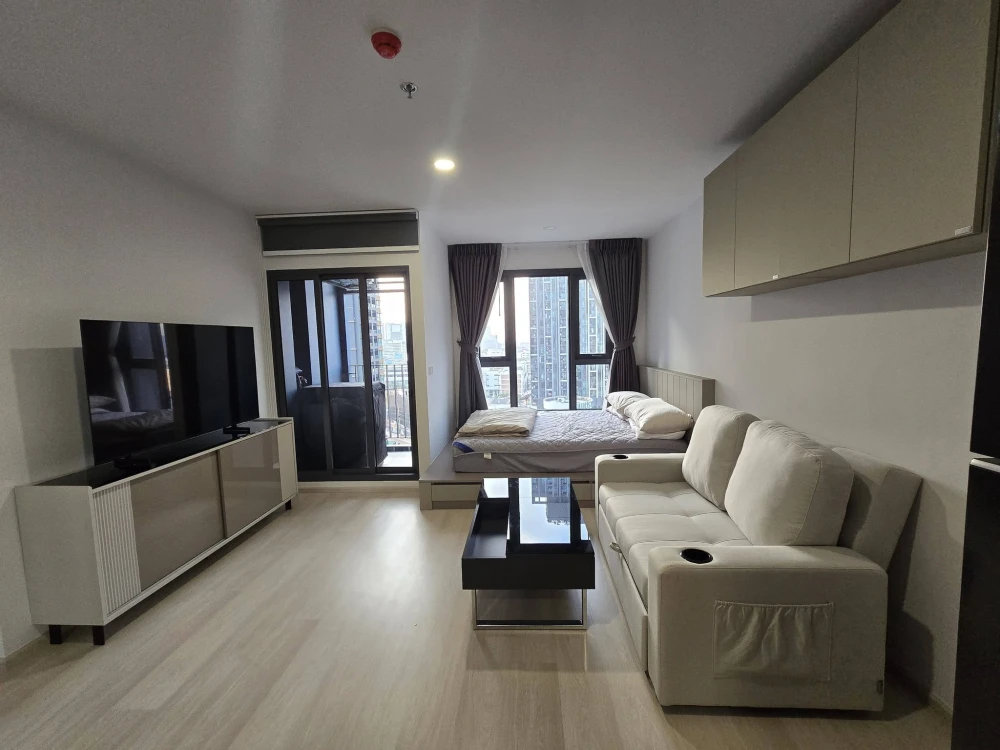 For rent: Aspire Vibha-Victory, high floor unit, comfortable and fully furnished with appliances. Book now!