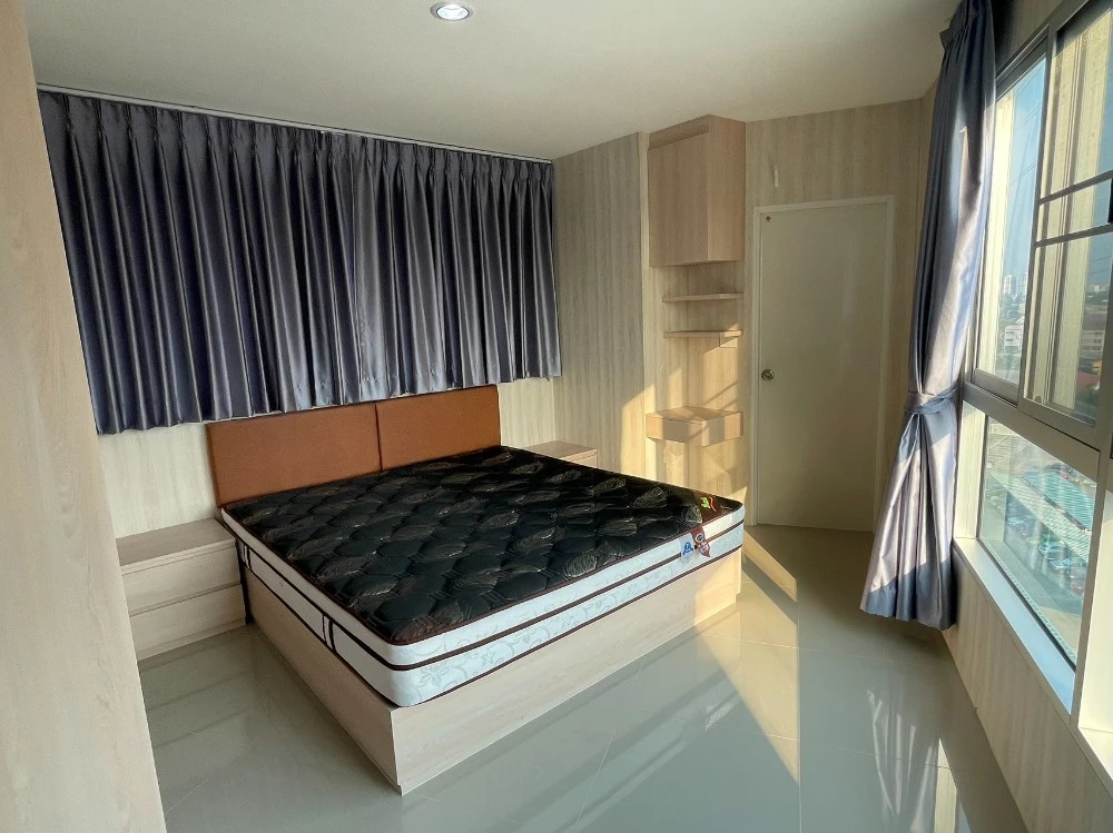 For rent: Assakarn Place Srinakarin, 10th floor, fully furnished room, ready to move in. Interested? Book now, don't wait.