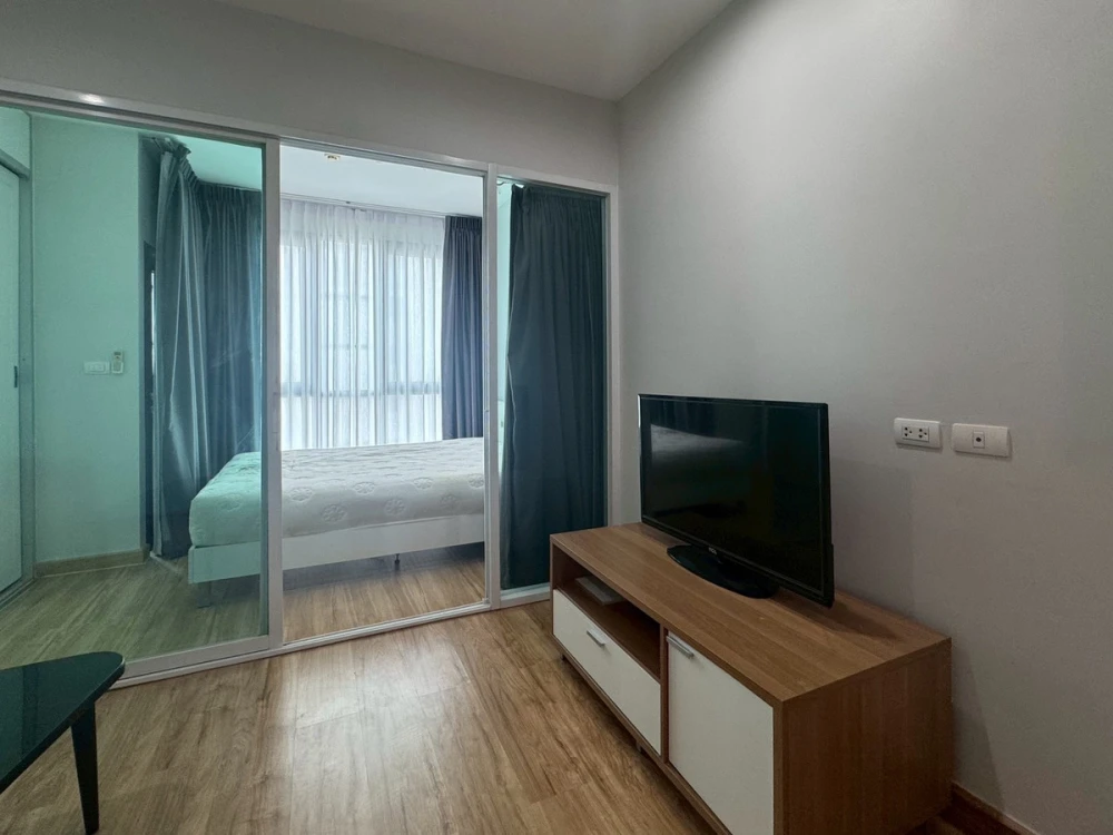 Astro Condominium for rent, 30th floor, fully furnished, very livable. Book now, don't miss out!