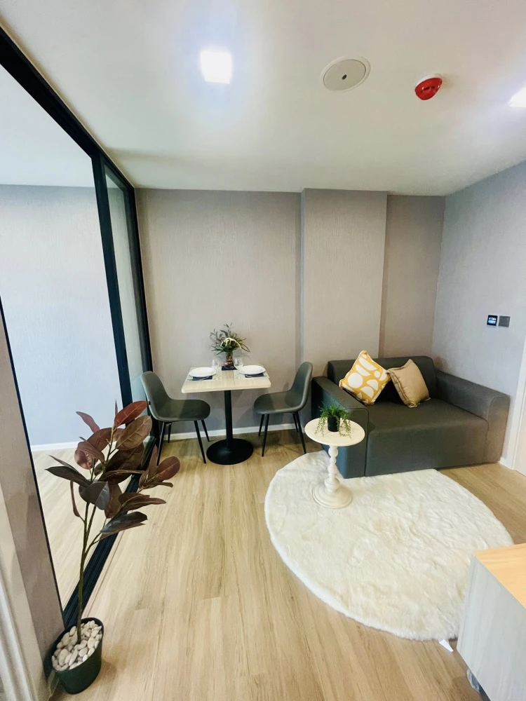 For rent: Atmoz Flow Minburi, a room decorated in a luxurious and expensive style, good location, complete facilities, fully furnished, don't miss it.