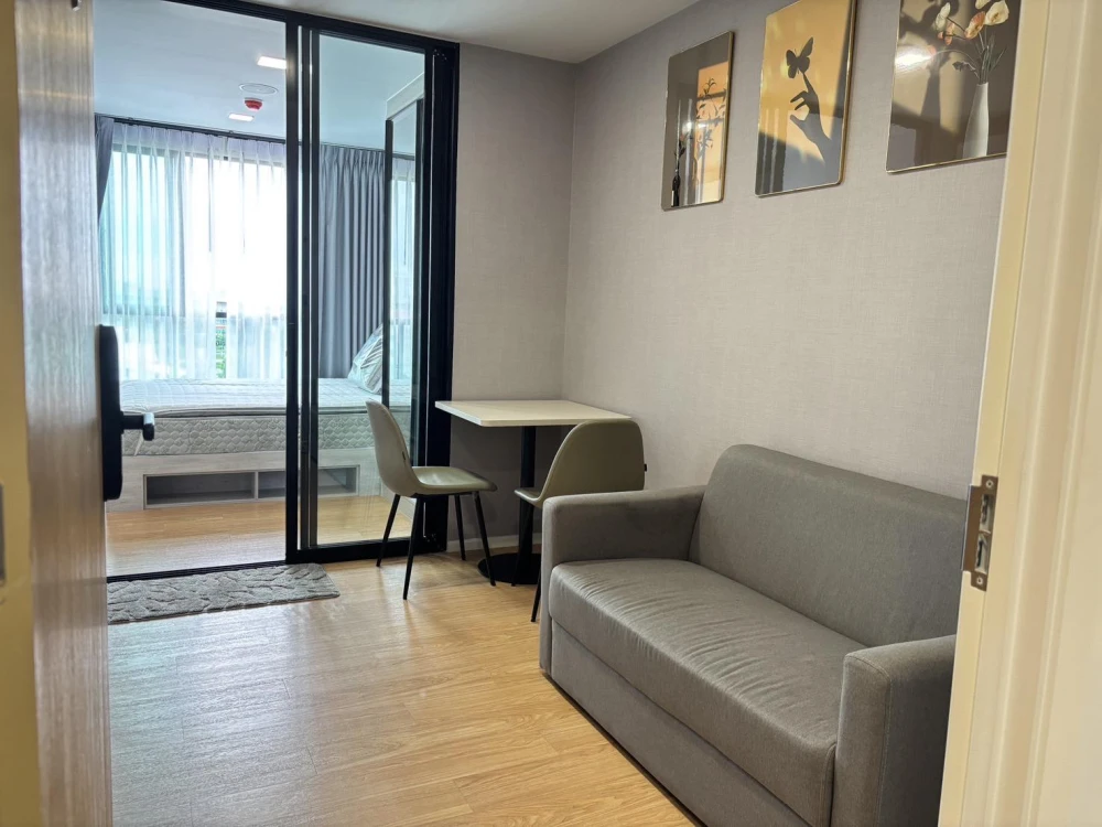 For rent: Atmoz Kanaal Rangsit, 6th floor, outside view, partitioned room, fully furnished, nice to live in. If you don't book, you'll miss out.