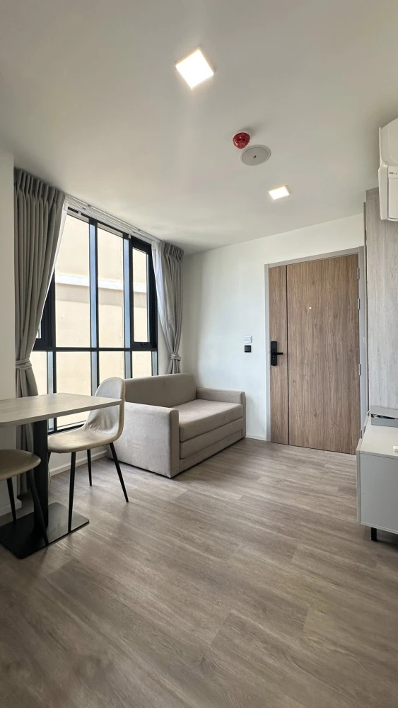 For rent: Atmoz portrait Srisaman, Building A, 6th floor, corner room, full natural light. Reserve now before it's gone.