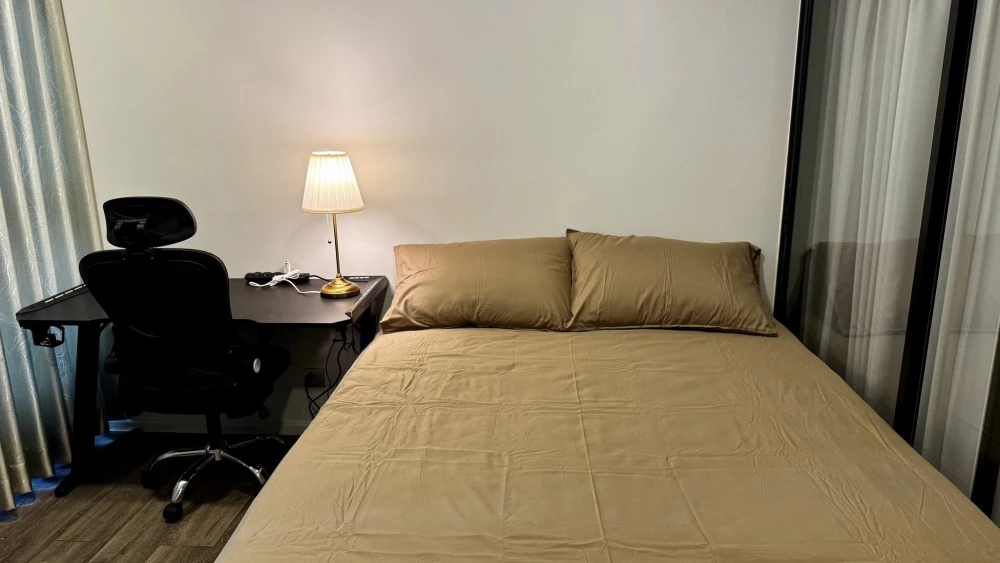 For rent: Atmoz Ratchada-Huaikwang, 1 bedroom, 5th floor. Great location. Fully furnished. Just bring your suitcase and move in!