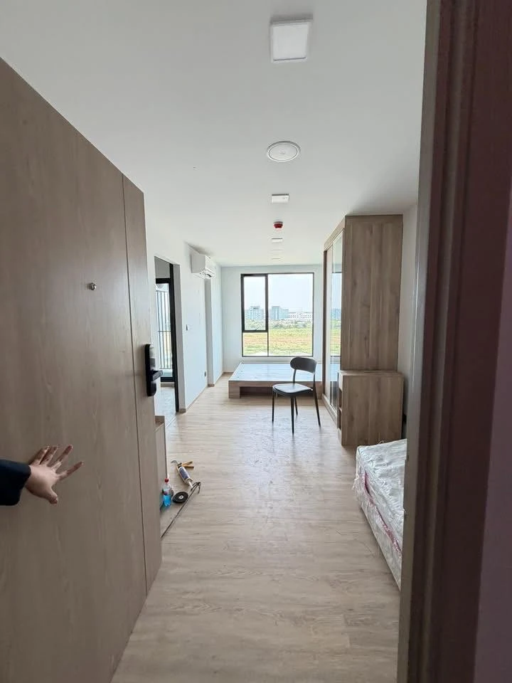 For rent: Atmoz Season Ladkrabang, 7th floor unit in a great location, fully furnished. What are you waiting for?