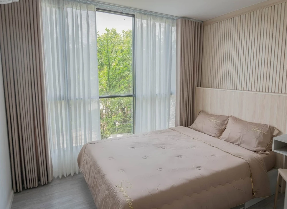 For rent: Atmoz Tropicana Bangna, large 33 sq m room, Building A, 3rd floor, garden view, very close to nature, corner unit. Move in quickly!