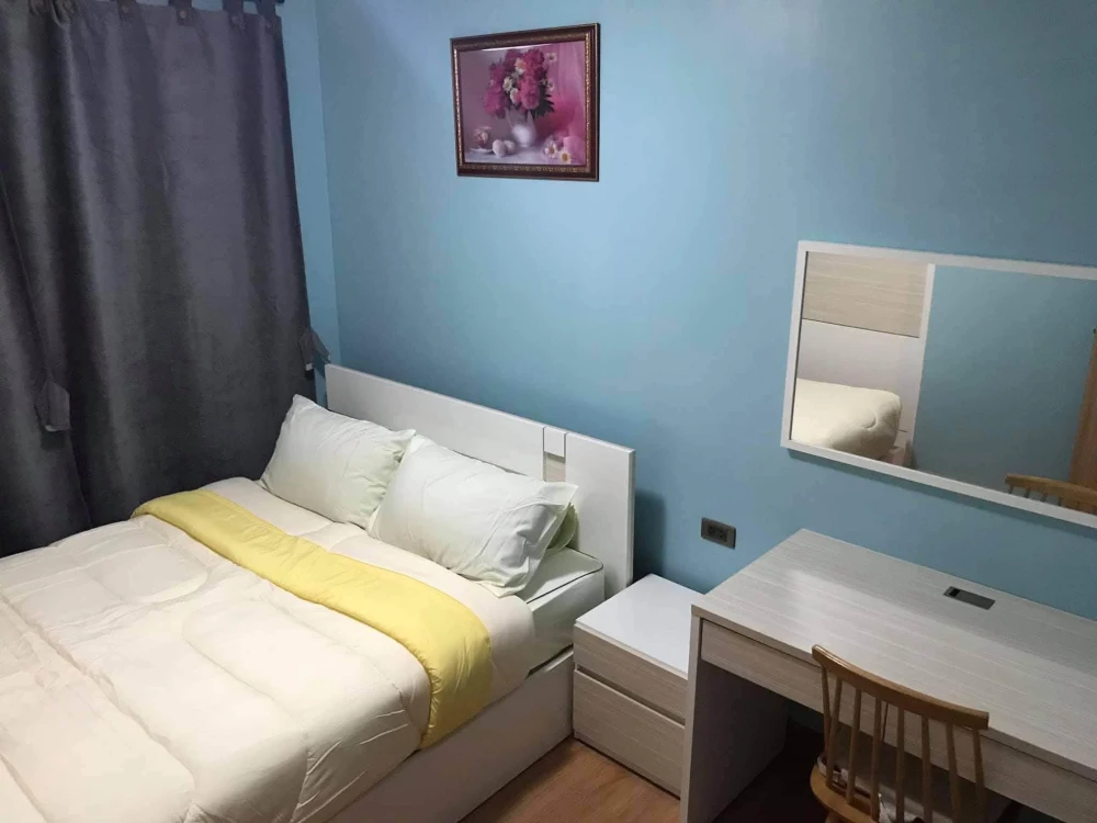 For rent: August Condo - Charoenkrung 80. Very spacious unit with plenty of living area, fully furnished. Book now!