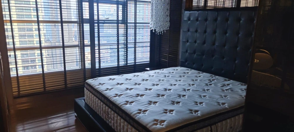 For rent: Baan Klang Krung Siam-Pathumwan. Beautifully decorated, elegant and luxurious unit with spacious living area. Don't miss out!