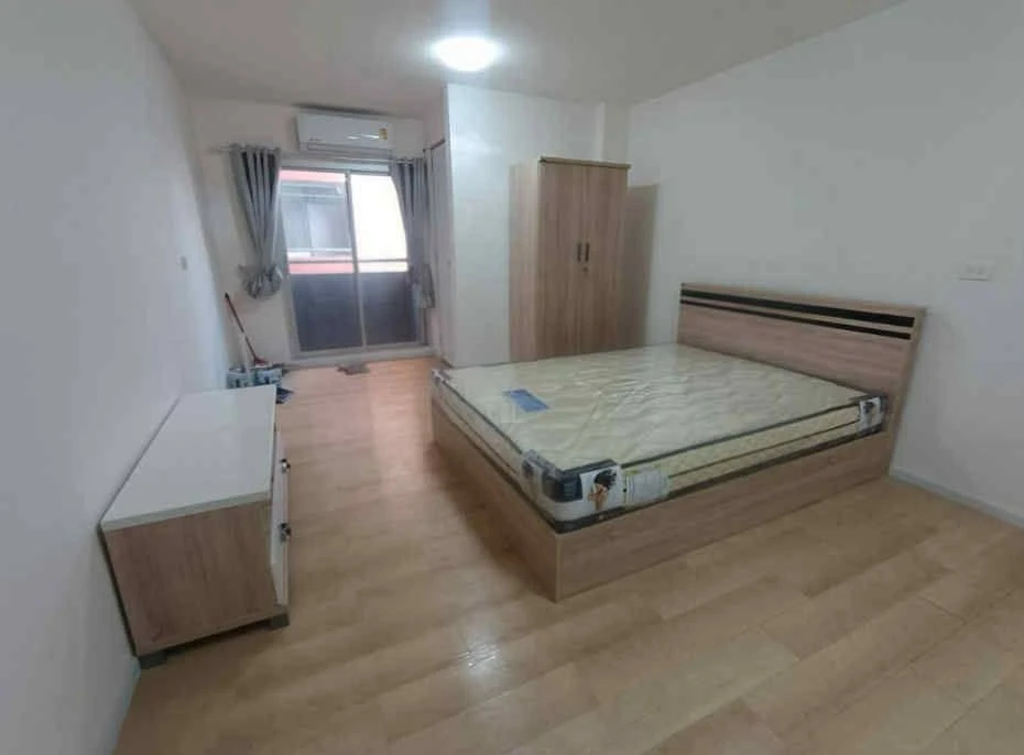 For rent: Bangkae City Condo 1 - 2, nice rooms, 4th floor, good location, fully furnished and equipped with appliances. Reserve now!