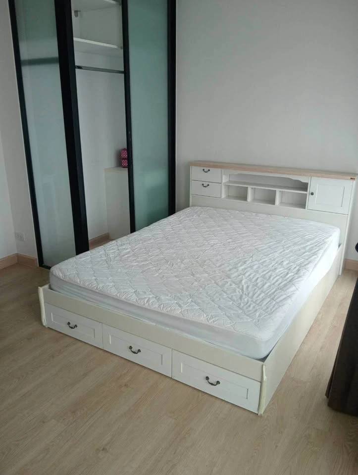 For rent: Bangkok Horizon Sathorn-Narathiwas, high floor unit, fully furnished + complete appliances. Book now, don't miss out!