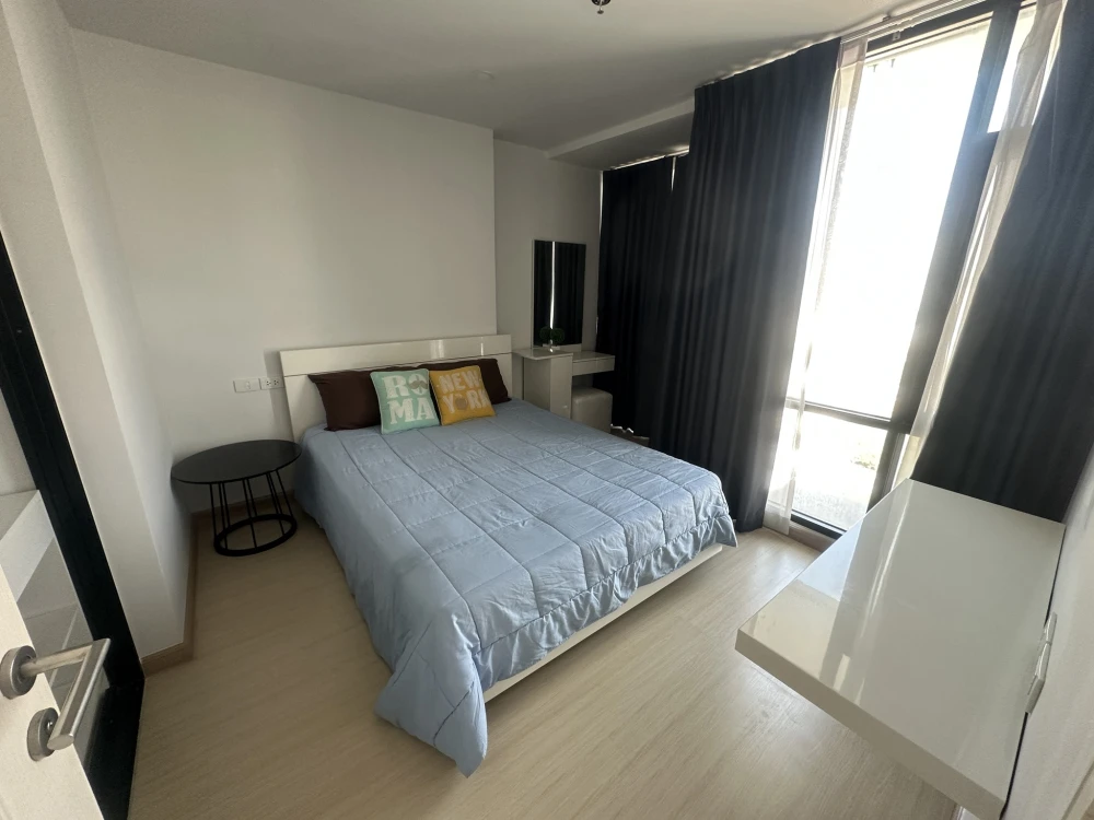 For rent: Bangkok Horizon Sathorn-Narathiwas. Ready to move in, fully furnished, high floor, unobstructed view overlooking Narathiwas Road. Book now b