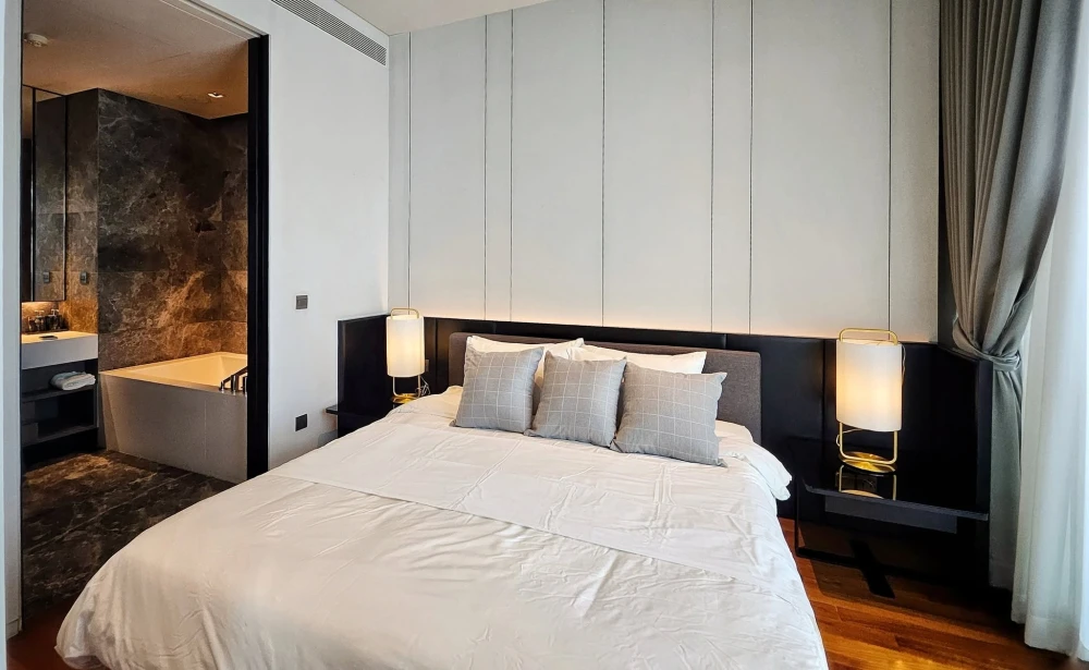 For rent: Banyan Tree Residences Riverside, a very high-floor unit offering unparalleled privacy and luxurious decor.