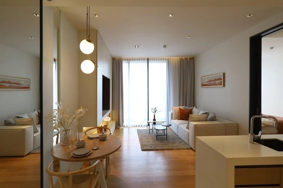 For rent: Beatniq Sukhumvit 32, high floor room, spacious and comfortable, built-in decoration, looks very good, must book.