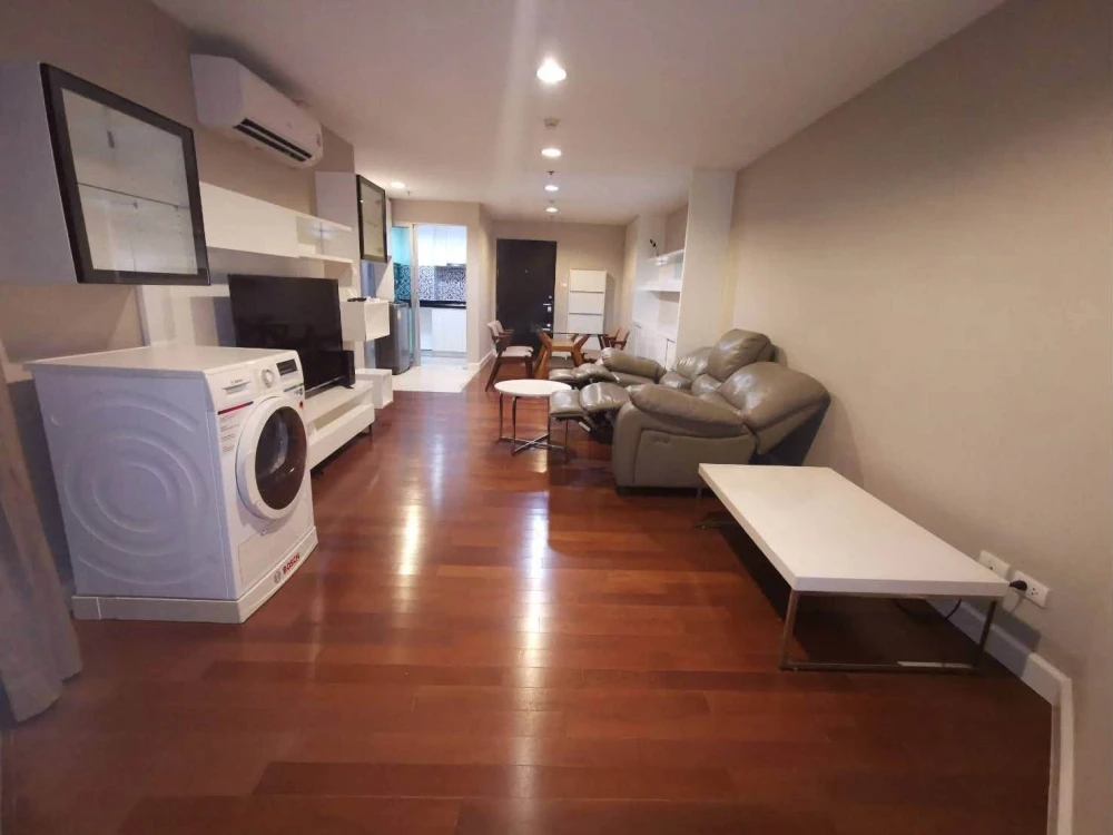 For rent: Belle Grand Rama 9, 3 bedrooms, 2 bathrooms, garden view, spacious living area, home-like atmosphere. Book now!