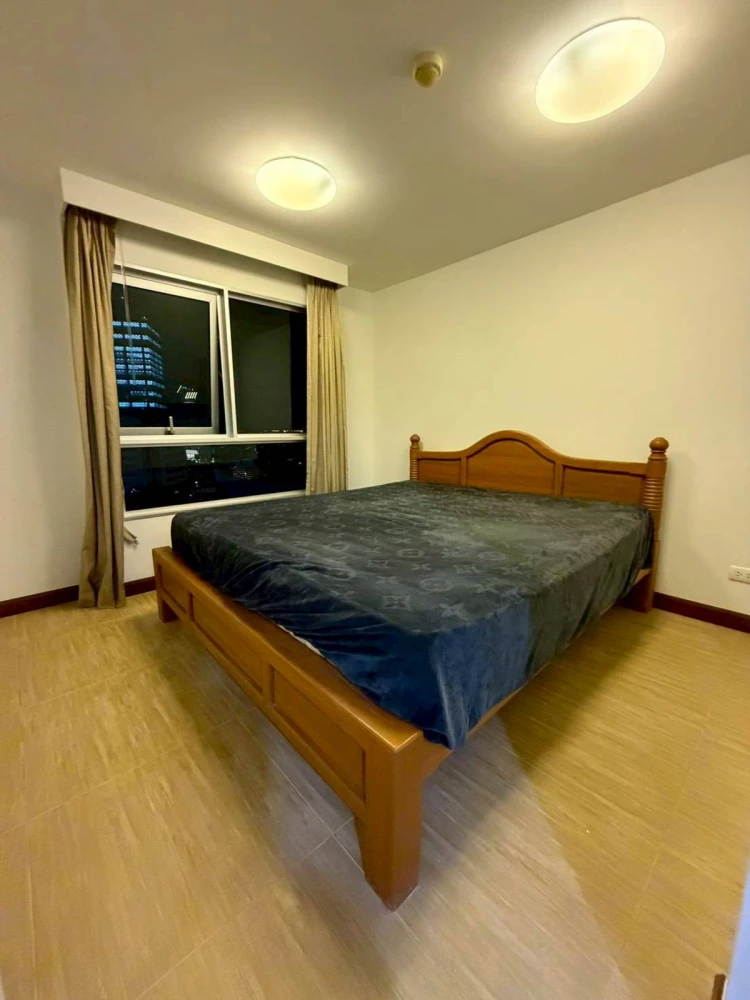 Belle Grand Rama 9, 22nd floor, fully furnished unit for rent. Book now!