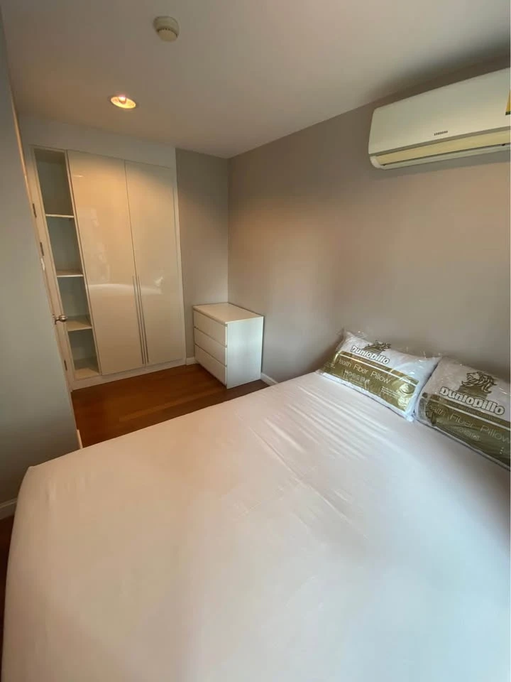 For rent: Belle Grand Rama 9, 2 bedrooms, spacious living area, pool view. Book now!