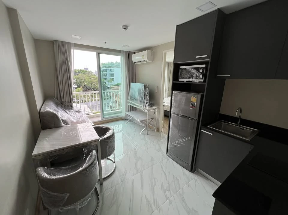 For rent: Bless Residence Ekkamai, corner unit with unobstructed skyline view, fully furnished, ready to move in.