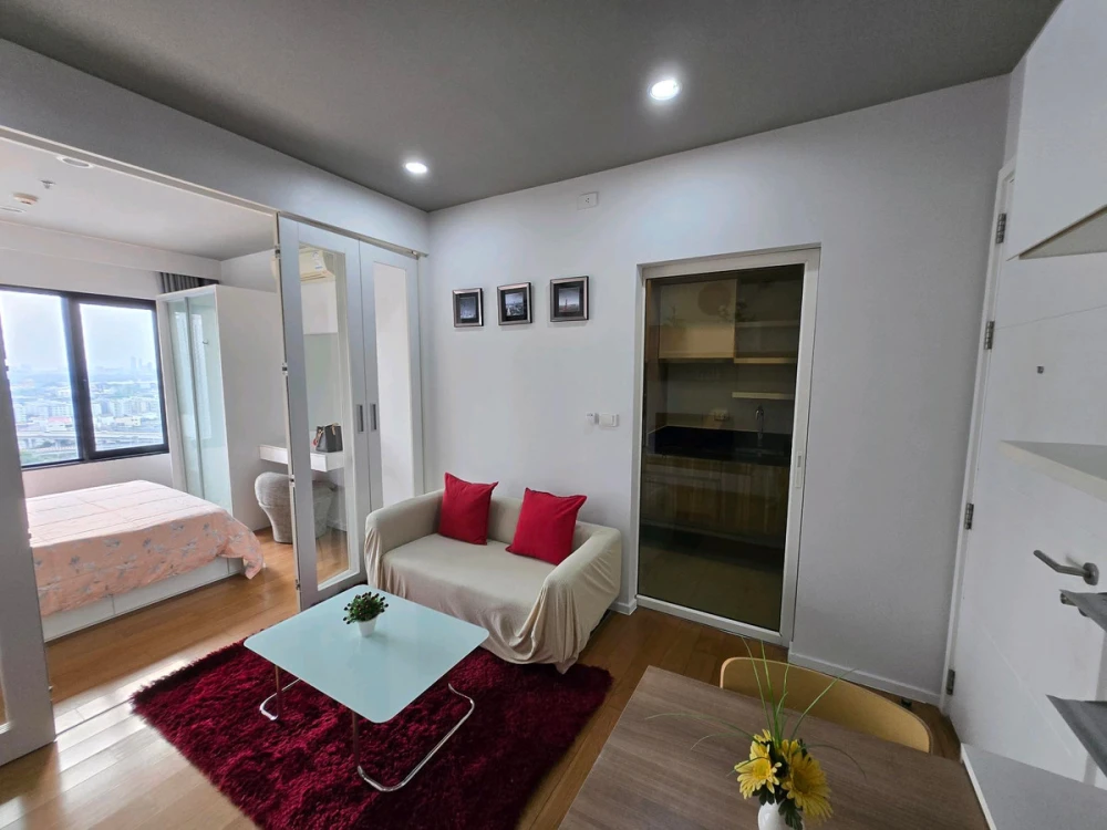 7 comfortable rooms for rent at Blocs, fully furnished with appliances. Book now!