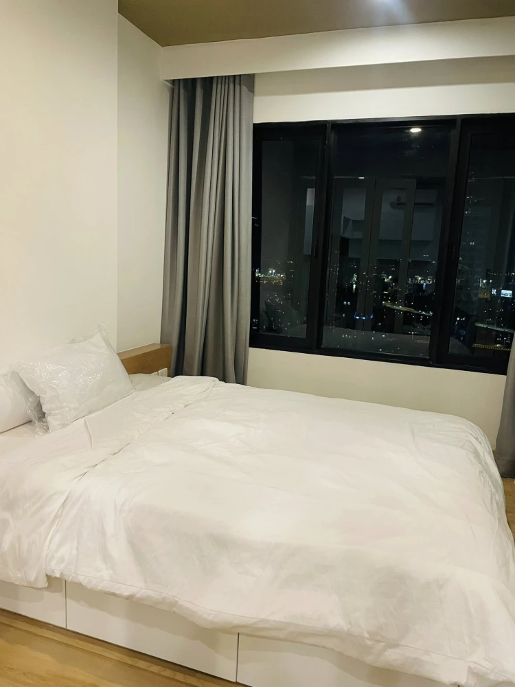 For rent: Blocs 77, high floor room (27th floor), beautiful city view, fully furnished, very worth booking.