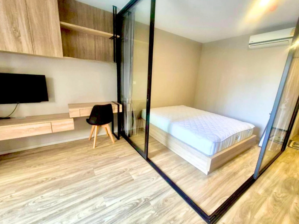 Blossom Condo @ Sathorn-CharoenRat, Building D, 2nd floor, fully furnished for rent. Don't miss out!