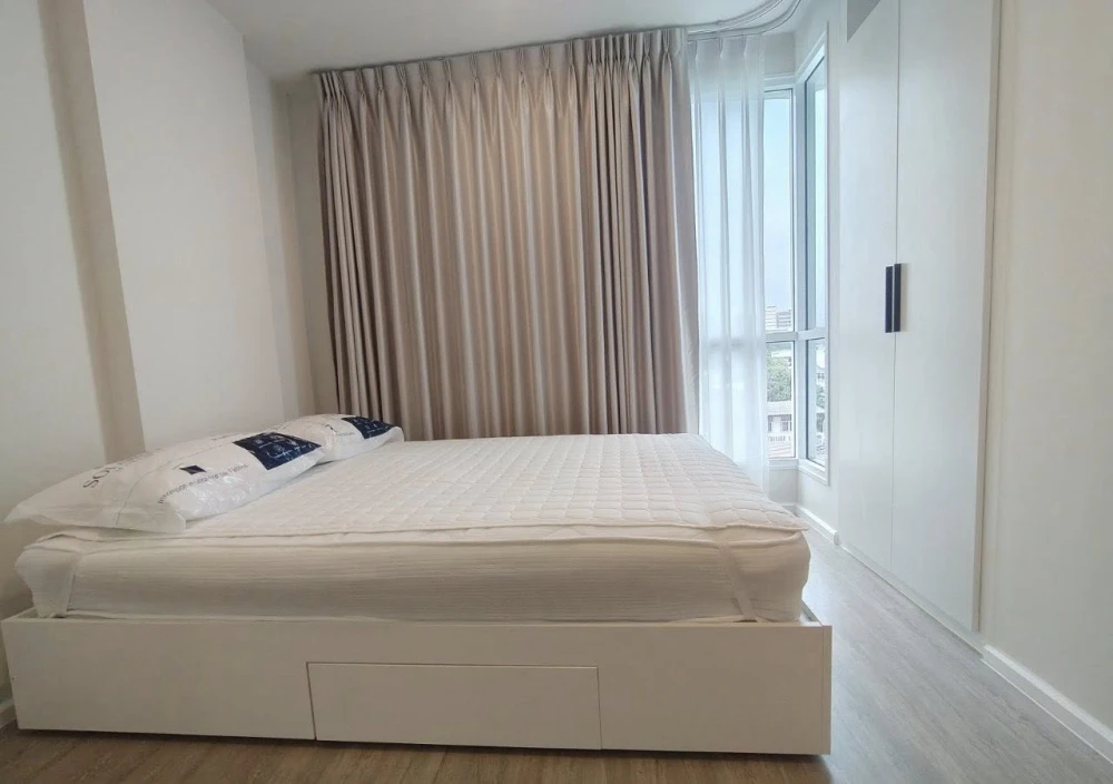 Blue Phahonyothin 35, 5th floor, fully furnished unit for rent. Book now!